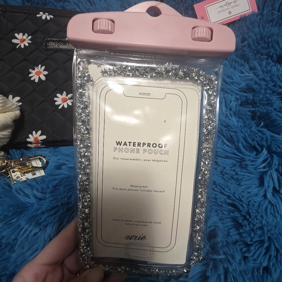 Simply Southern Cosmic Bag, Key Fob Wristlet, & Aerie Waterproof Phone Case NWT - Picture 2 of 9